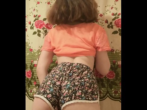❤️ Tânără sexy care se dezbracă de pantaloni scurți în fața camerei de filmat ️  at ro.camporner.top ☑