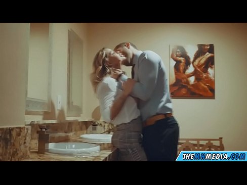 ❤️ Când o blondă cu sânii mari te seduce într-o toaletă publică ️  at ro.camporner.top ☑